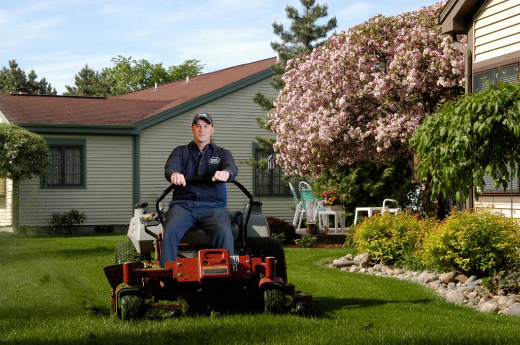 LawnCrew_047